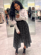 Falda midi de malla a cuadros con dobladillo irregular